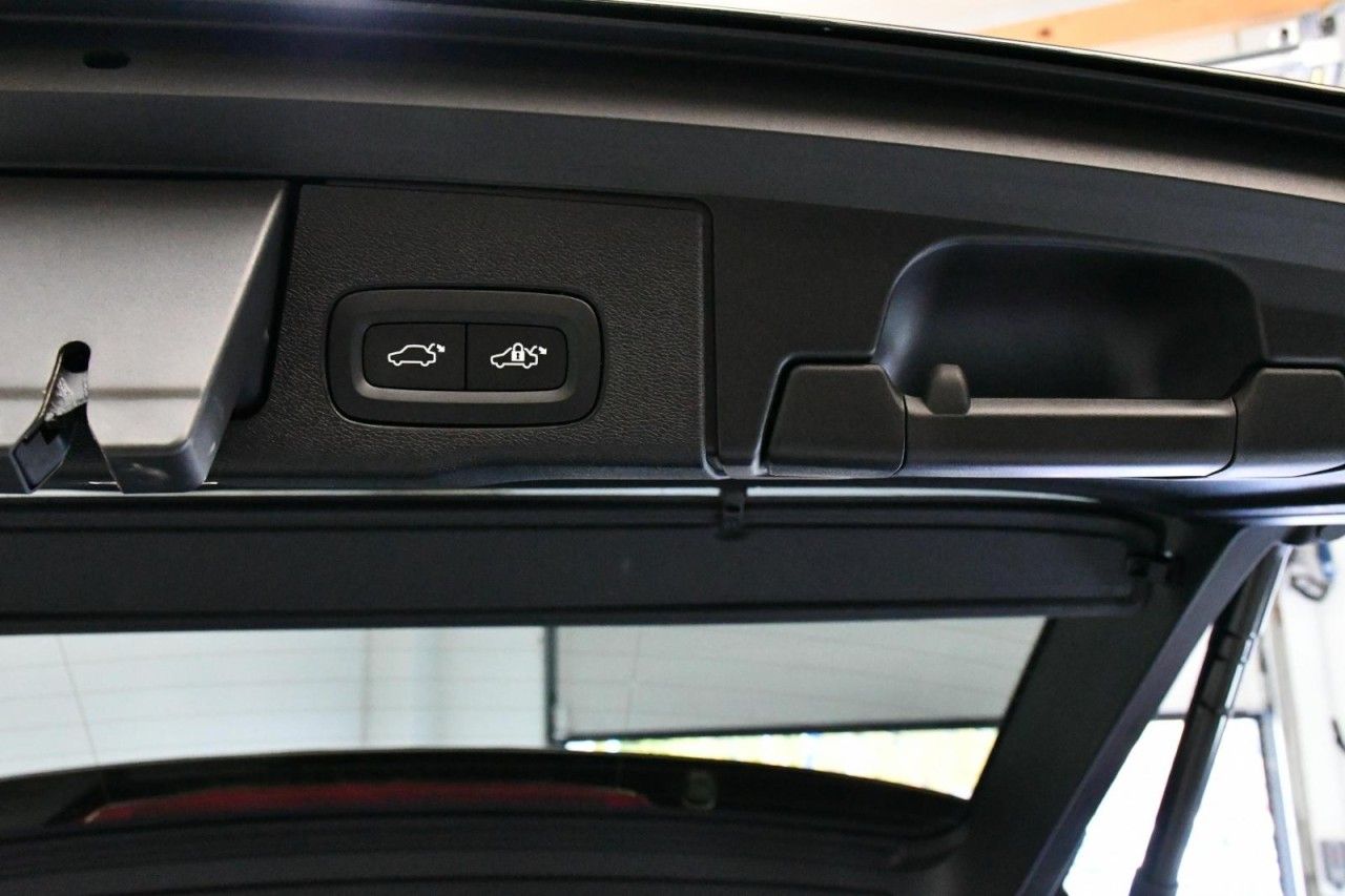 Volvo XC60 Ultra Black AWD ACC*H&K*HuD*360*PANO*MASSAG