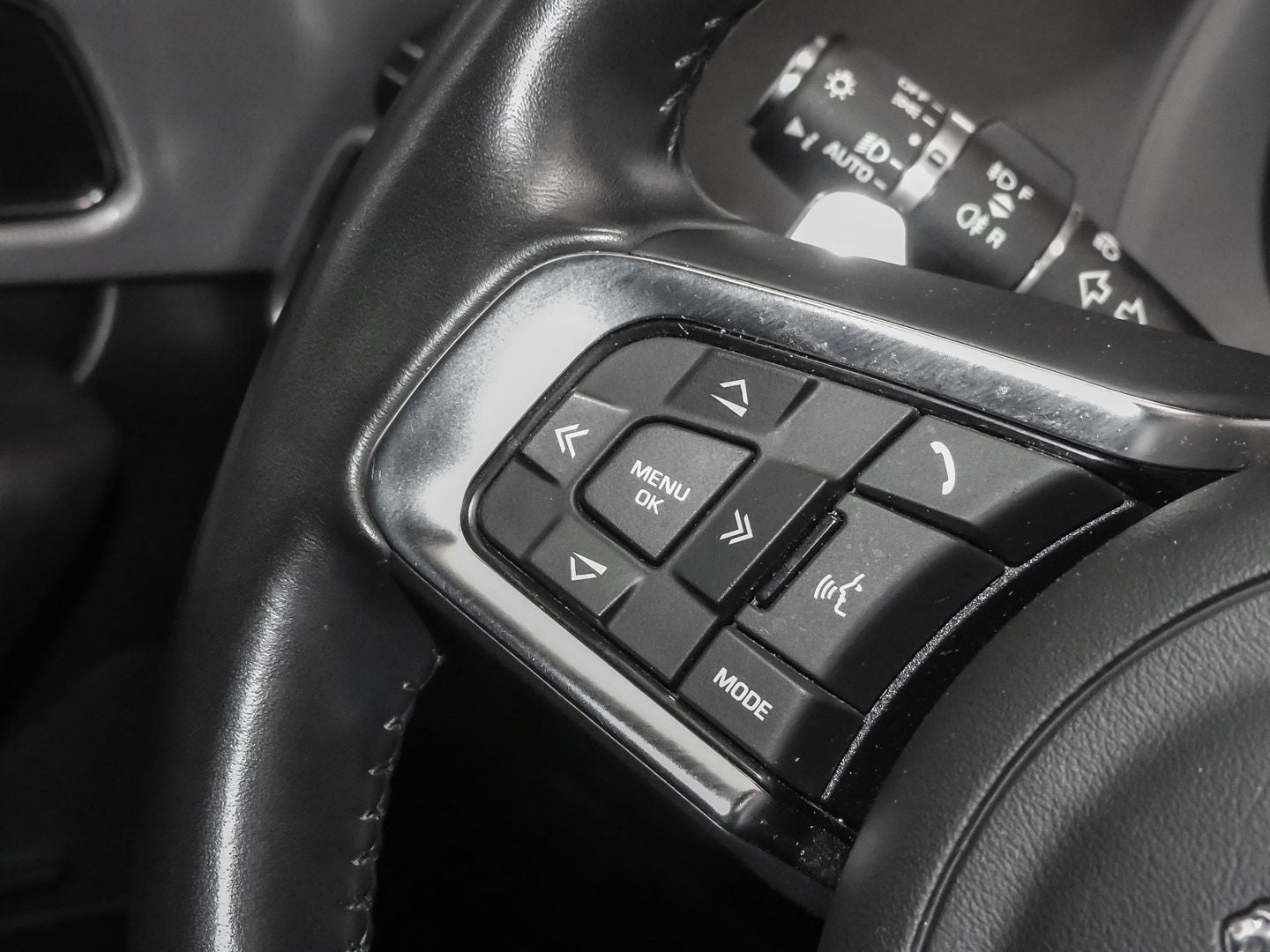 Jaguar F-Pace R-Sport AWD 25d EU6d-T Allrad HUD StandHZ