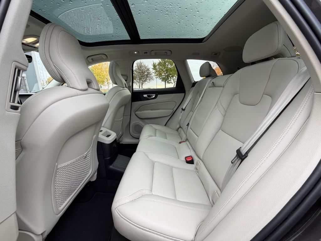 Volvo XC60 Ultimate Bright Recharge Plug-In Hybrid T8