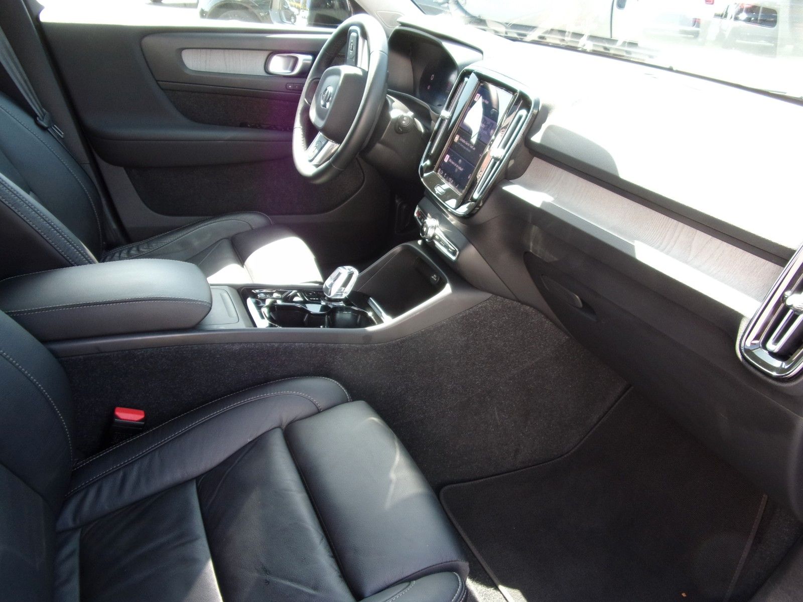 Volvo XC 40 B4 Plus Bright - Samsaru's Car Outlet