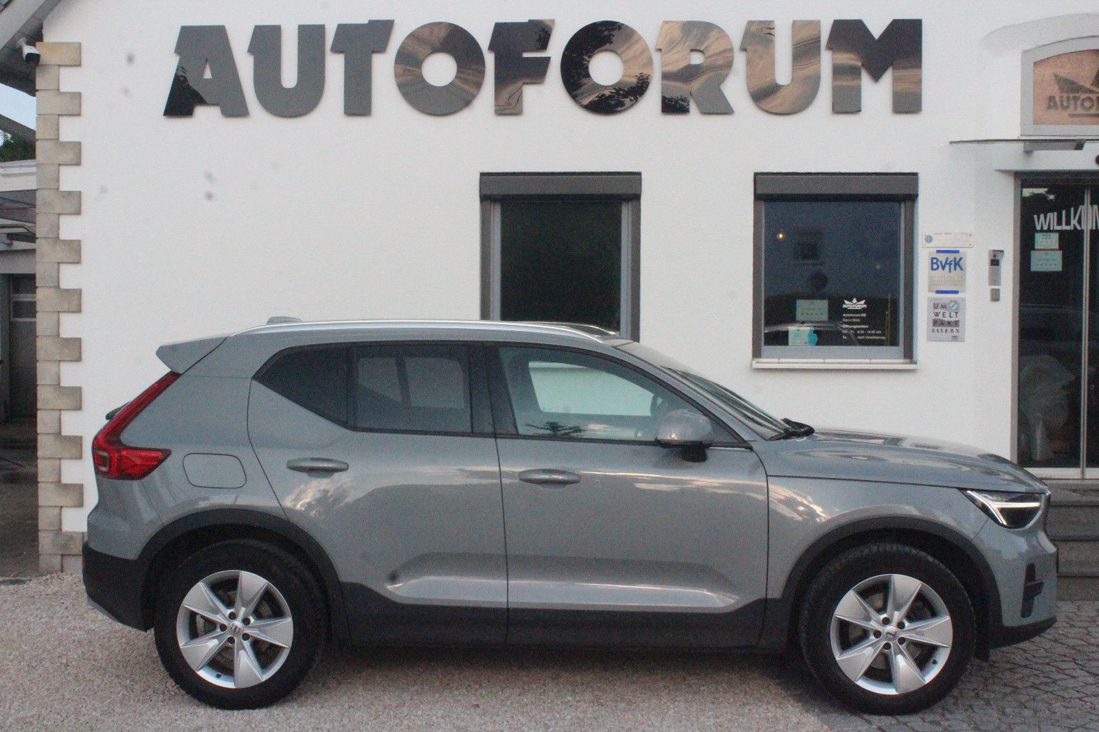 Volvo XC40 Core B3 - Samsaru's Car Outlet