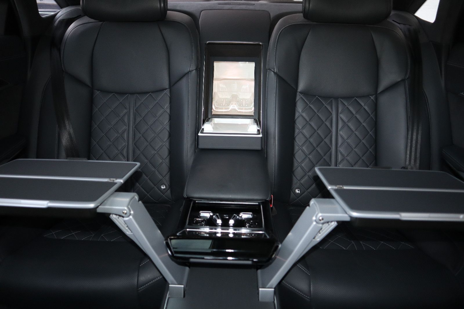 Audi A8L 60 TFSIe lang exclusive - Samsaru's Car Outlet