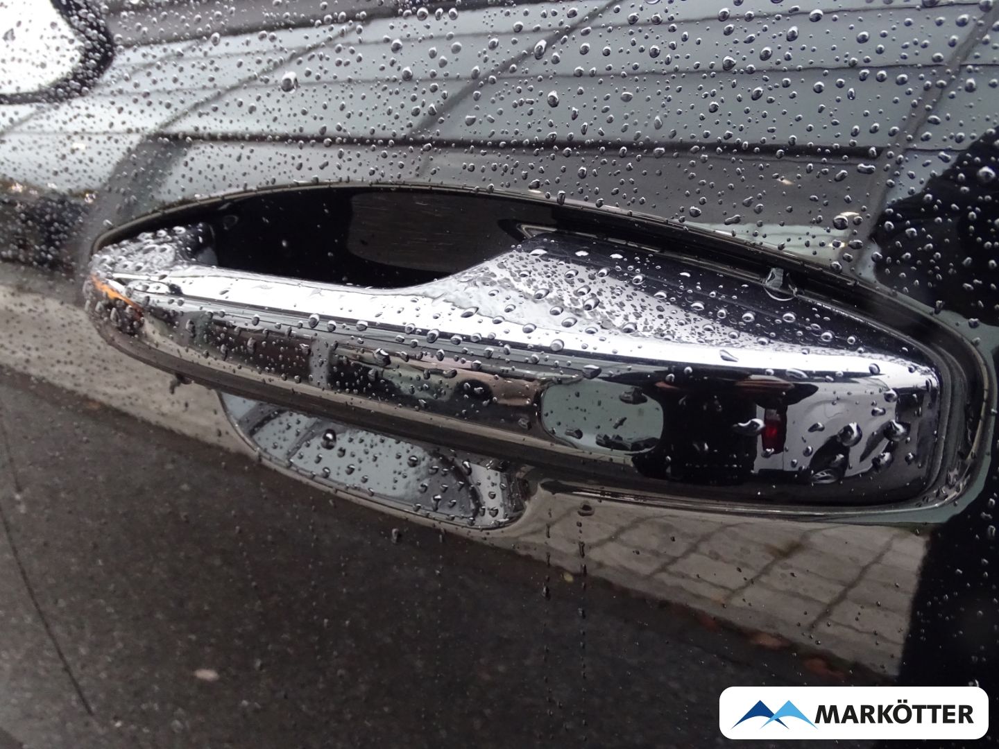 Volvo XC40 Plus Dark Recharge Plug-In Hybrid 2WD AHK