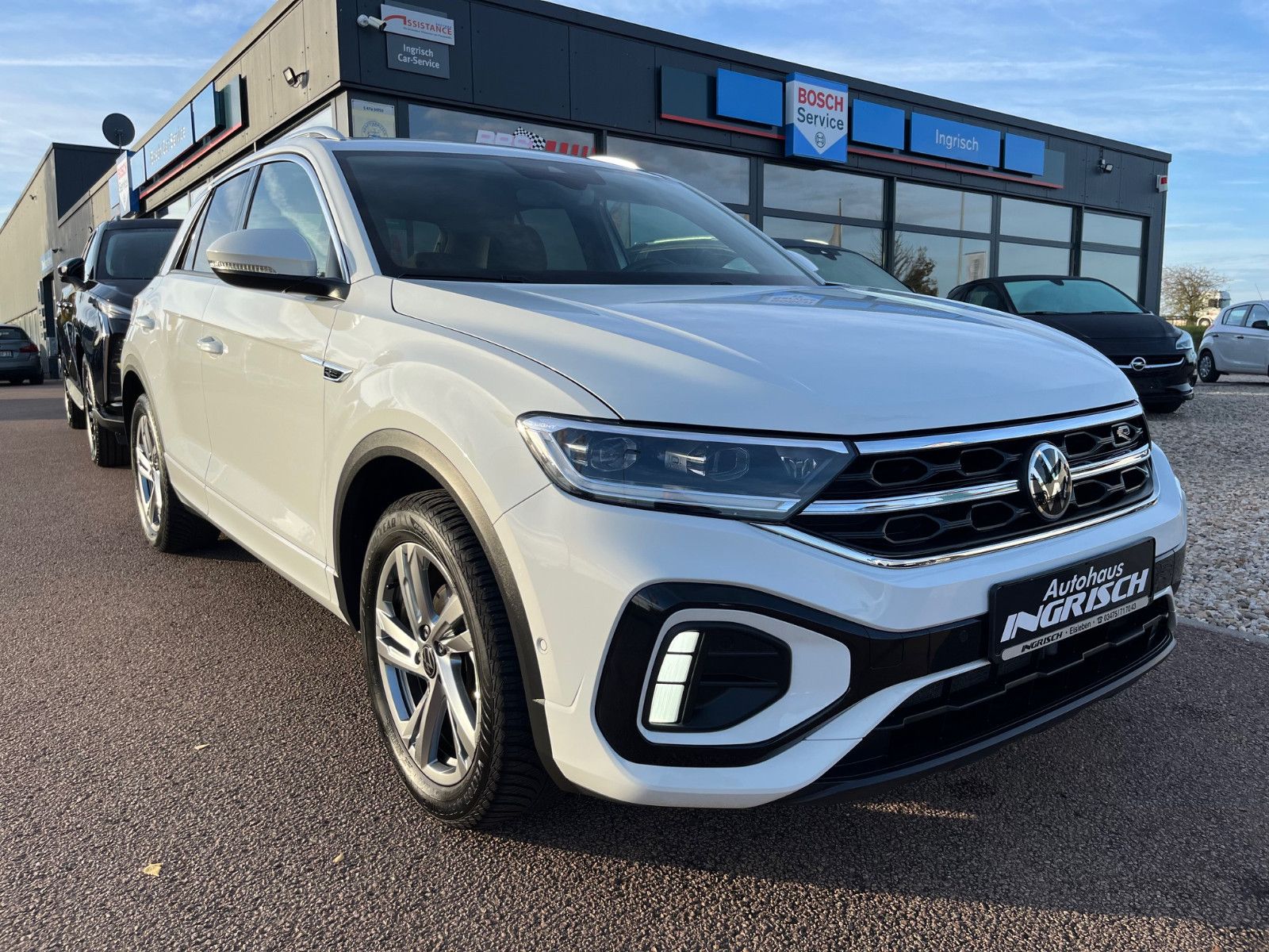 Volkswagen T-Roc R-Line - Samsaru's Car Outlet