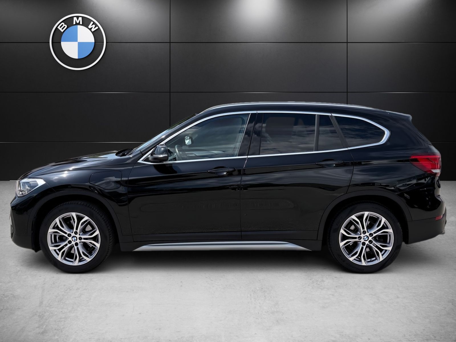 BMW X1 xDrive25e xLine - Samsaru's Car Outlet
