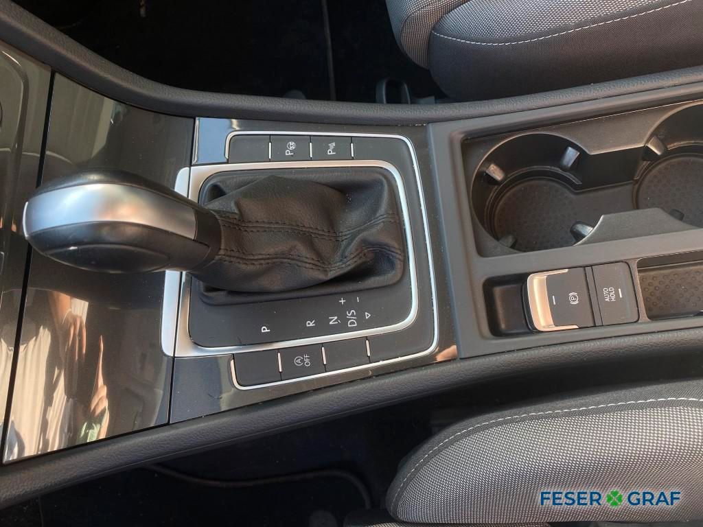 Volkswagen Golf VII Variant 2.0 TDI Comfortline DSG R-Line - Samsaru's Car Outlet