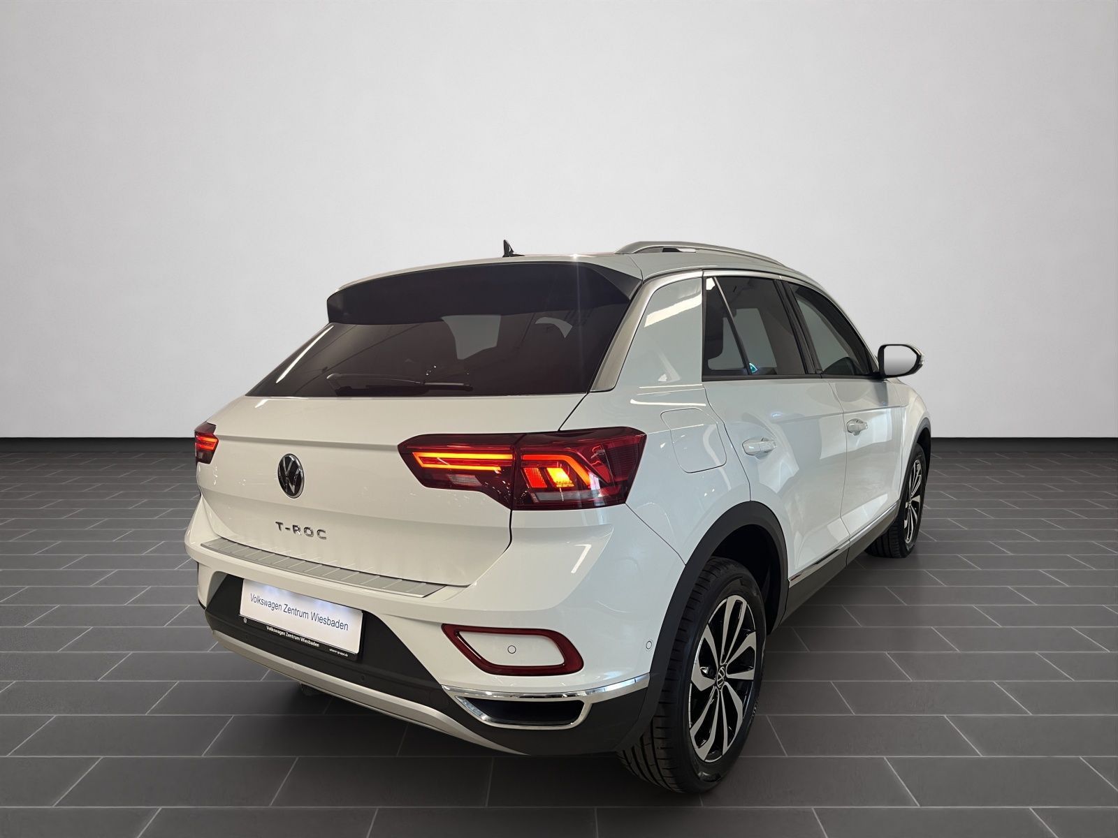 Volkswagen T-Roc 1.5 TSI Style - Samsaru's Car Outlet