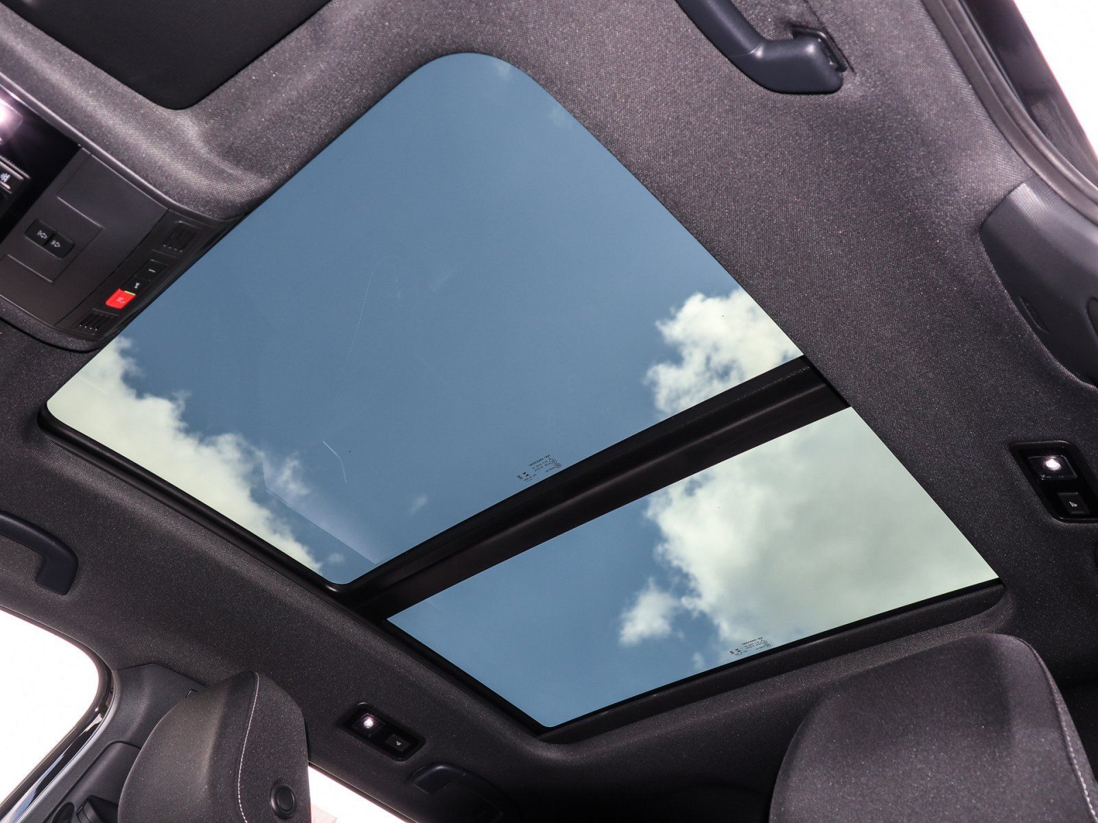 Volkswagen T-Roc R-Line 1.5 TSI - Samsaru's Car Outlet