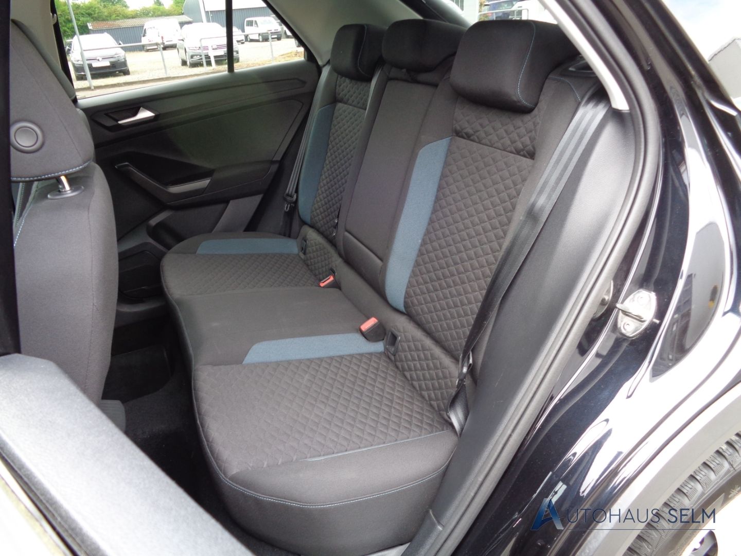 Volkswagen T-Roc 1.6 TDI IQ.DRIVE - Samsaru's Car Outlet