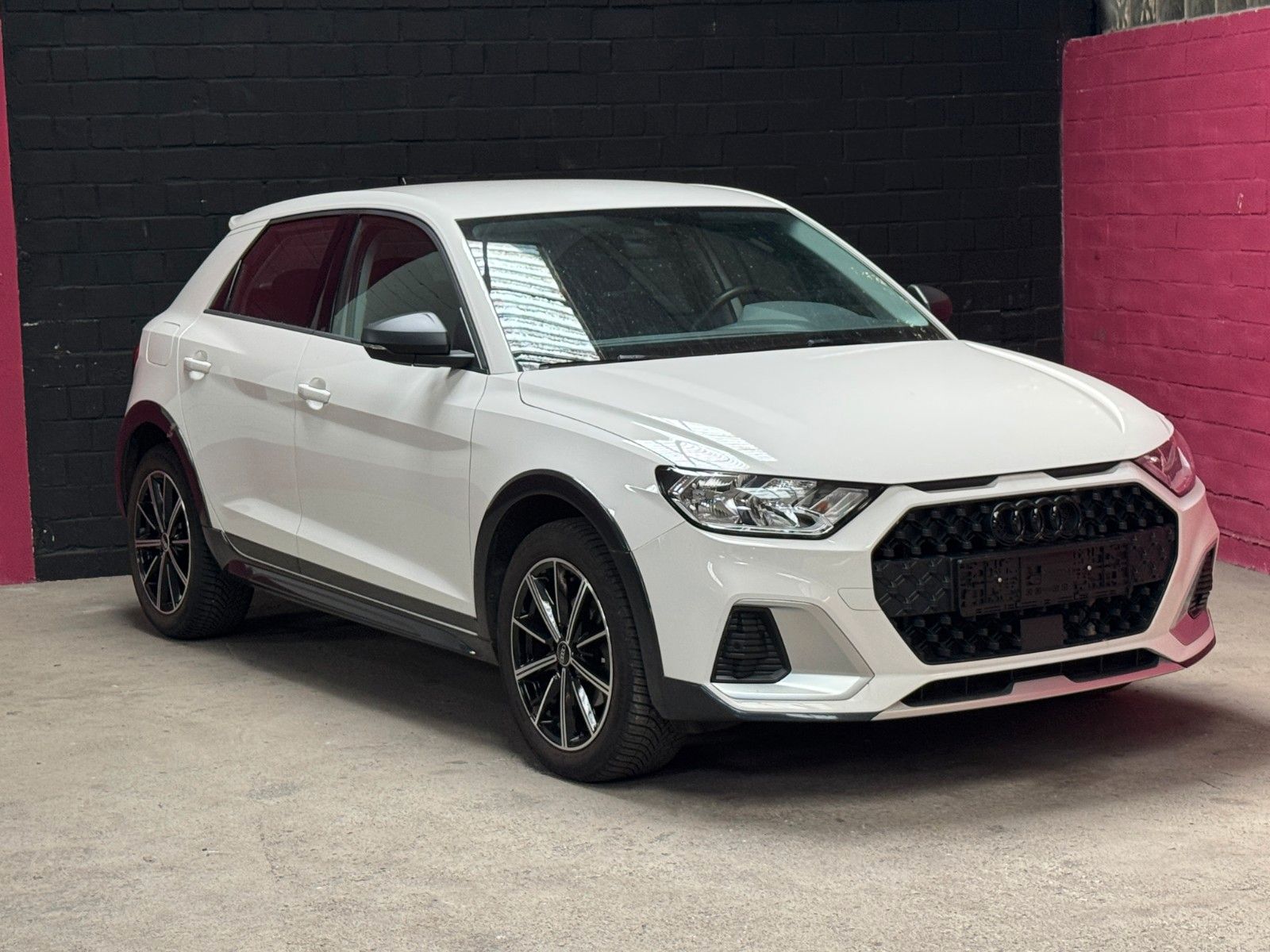 Audi 30 TFSI S-TRONIC - Samsaru's Car Outlet