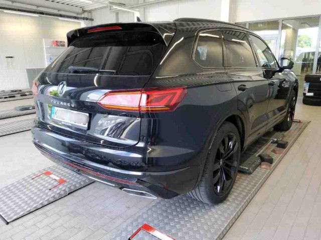 Volkswagen Touareg 4.0 TDI V8 R-LINE BLACK - Samsaru's Car Outlet