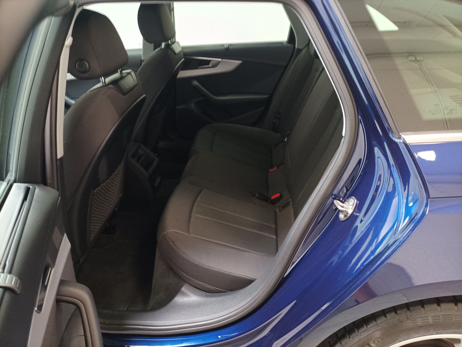 Audi A4 35 2.0 TDI Avant - Samsaru's Car Outlet