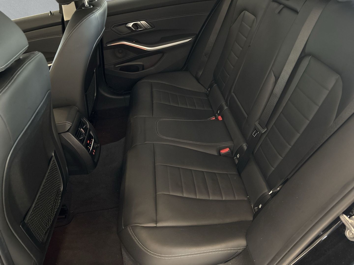 BMW 320 d xDrive Luxury - Samsaru's Car Outlet