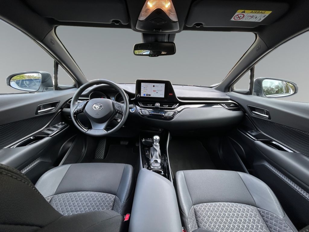 Toyota C-HR 2.0 Hybrid - Samsaru's Car Outlet