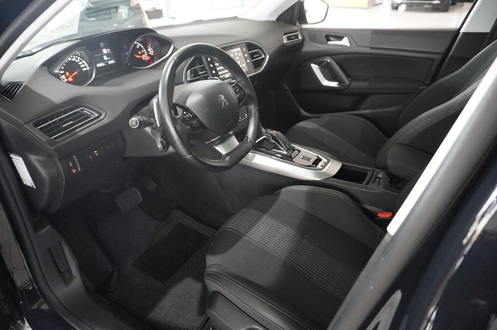 Peugeot 308 SW 1.5D ALLURE - Samsaru's Car Outlet