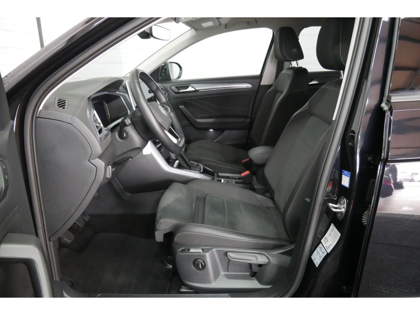 Volkswagen T-Roc Style 1.5 TSI - Samsaru's Car Outlet