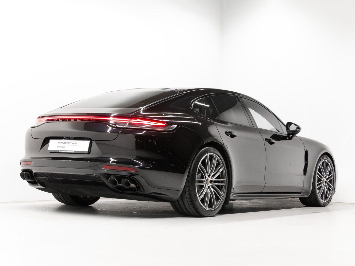 Porsche Panamera 4 E-Hybrid Platinum Edition