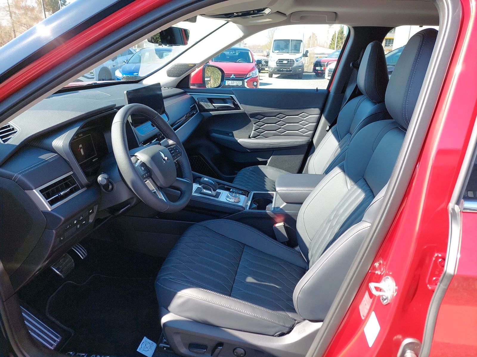 Mitsubishi Plug-in Hybrid Outlander 2025 TOP
