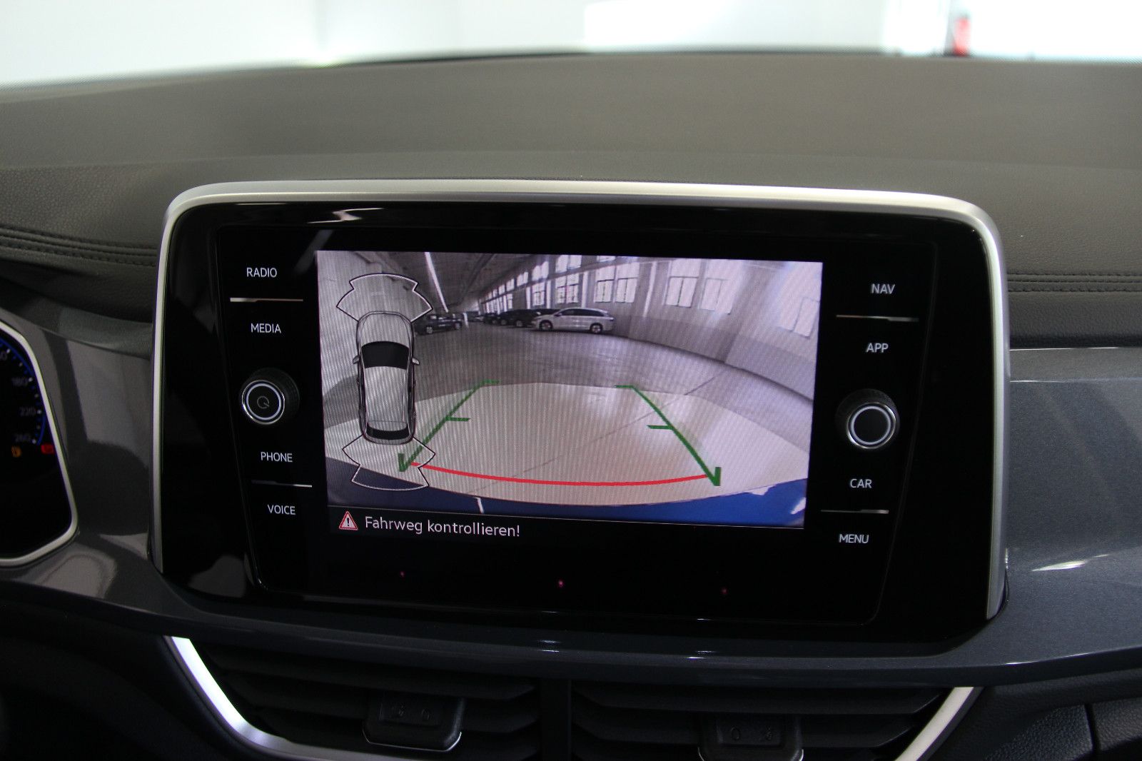 Volkswagen T-Roc Style 1.5 TSI DSG - Samsaru's Car Outlet