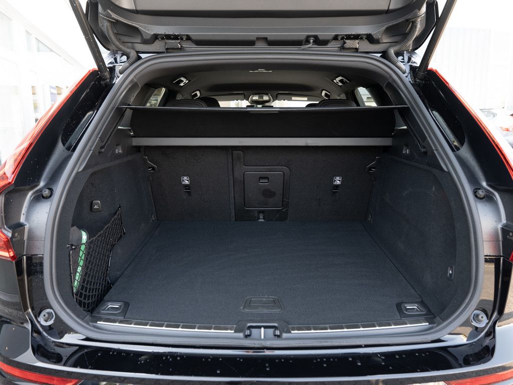 Volvo XC60 B5 AWD Plus Black Edition FACEL. LED 360°