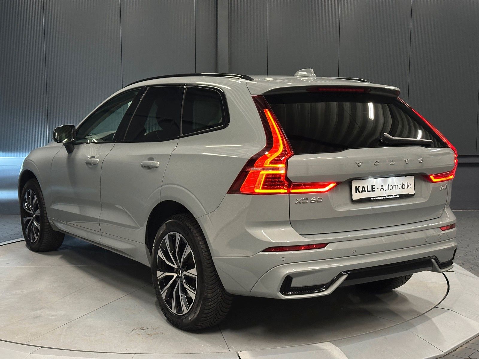 Volvo XC60 Plus Dark AWD *LEDER/Sport*AHK*Business*
