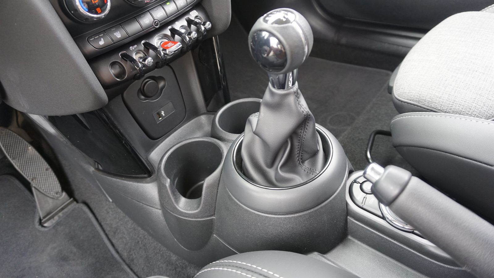 MINI One Hatch - Samsaru's Car Outlet