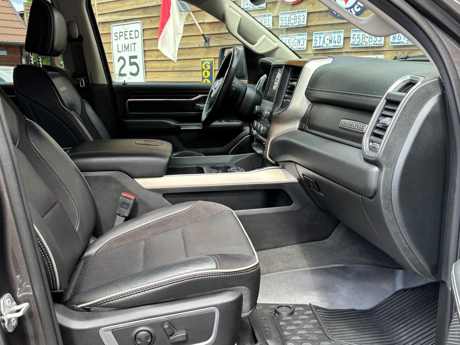 Dodge RAM 1500 Laramie 5.7L AHK Memory 4x4 Alpine LPG
