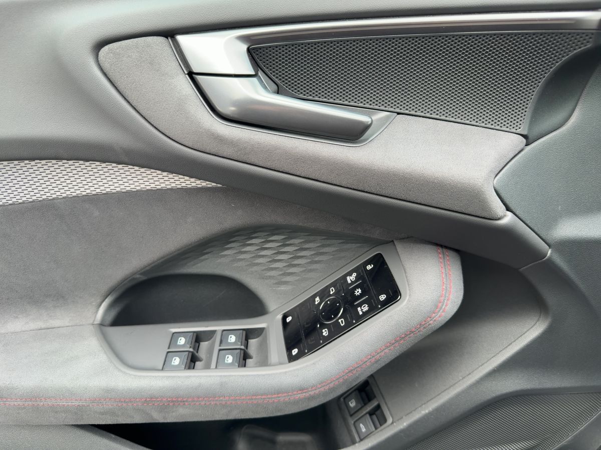 Audi A5 Avant e-hybrid 220kW S-LINE MATRIX+AHK+PANO