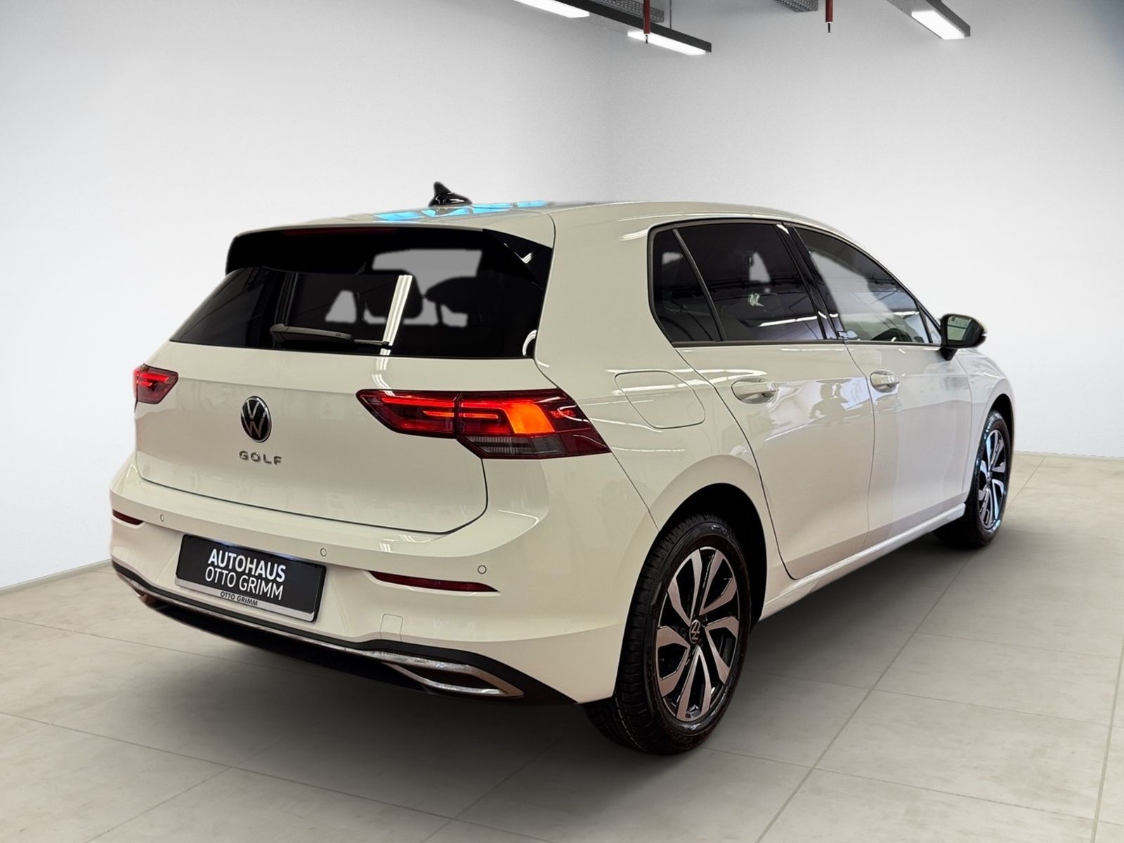 Volkswagen Golf VIII 1.5 TSI Active - Samsaru's Car Outlet