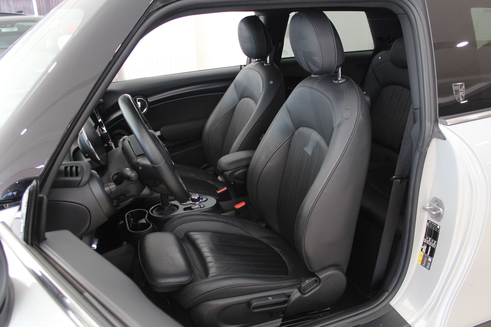 MINI COOPER SE Yours Trim Edition - Samsaru's Car Outlet