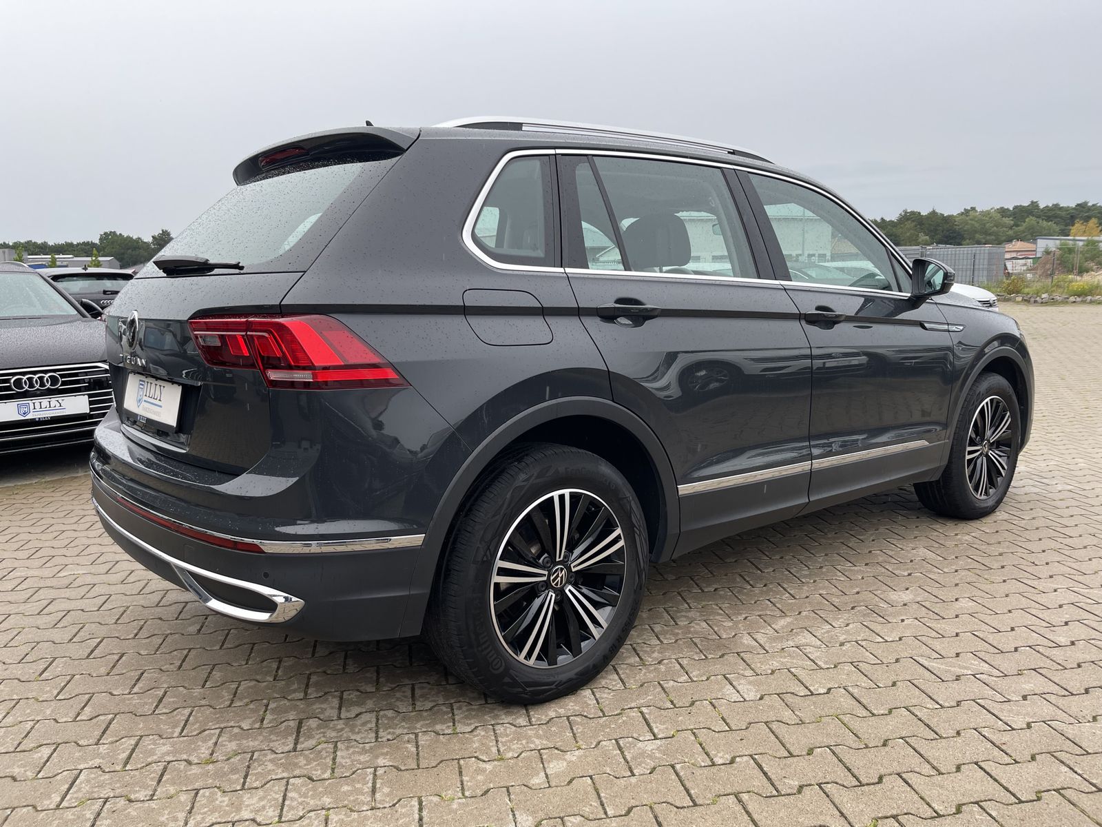 Volkswagen Tiguan 2.0 TDI*4Motion*AHK*Leder*Cam*STHZ*HeadUp