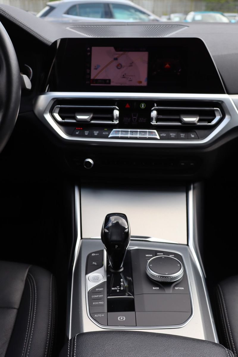 BMW 320 d Luxury Line - Samsaru's Car Outlet