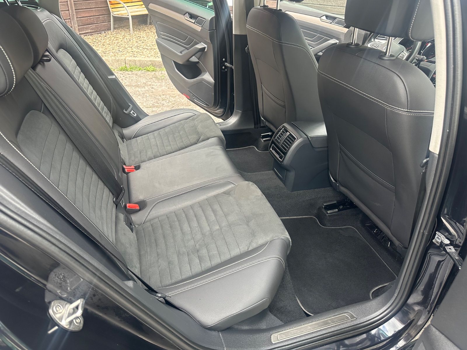Volkswagen Passat Variant DSG Elegance - Samsaru's Car Outlet