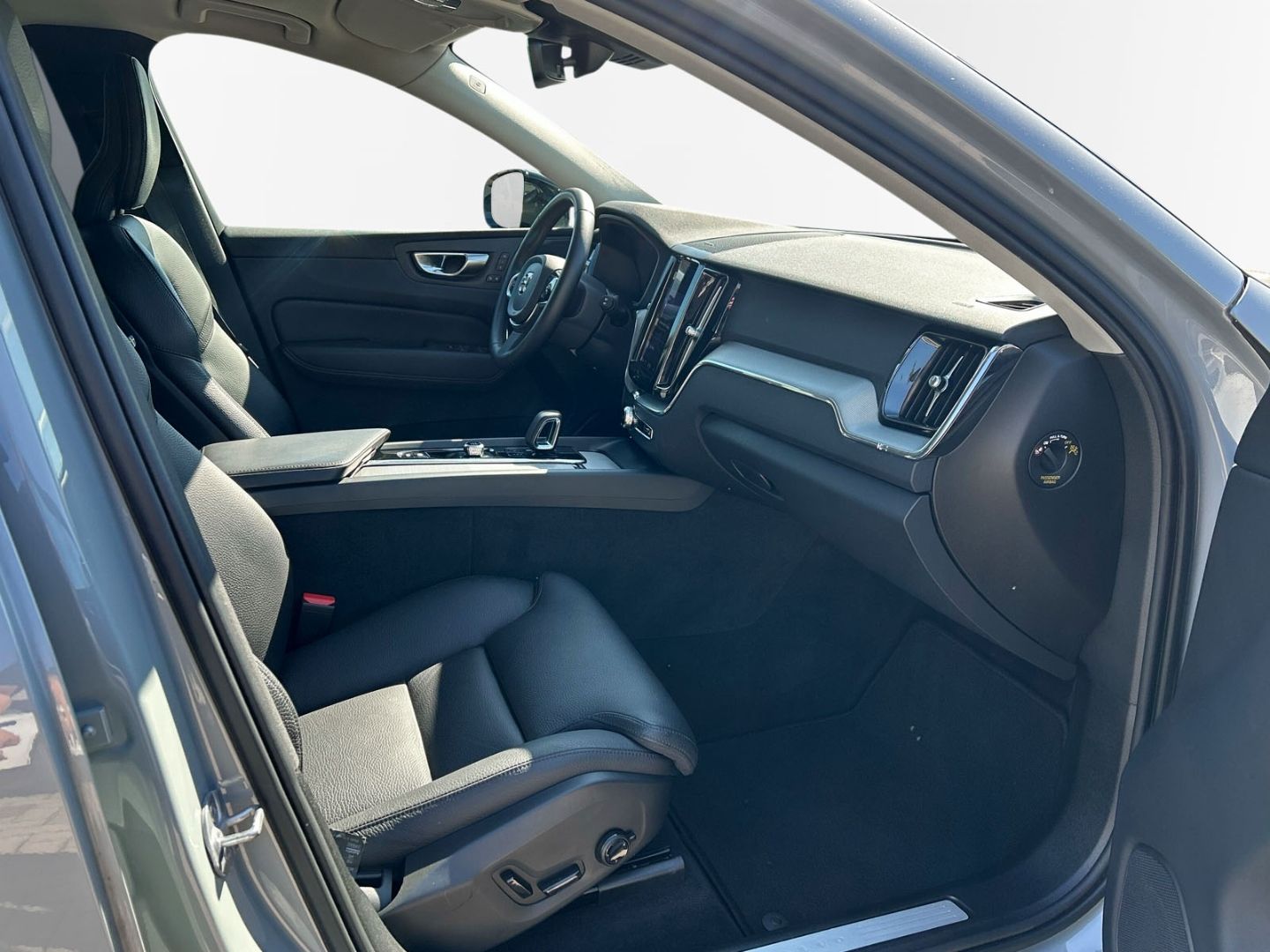 Volvo XC60 B4 Diesel AWD Plus Dark - Samsaru's Car Outlet