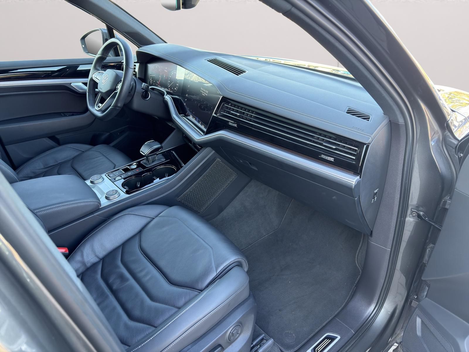 Volkswagen Touareg 3.0 V6 TDI R-LINE 4x4*LUFTFEDERUNG*PANO*