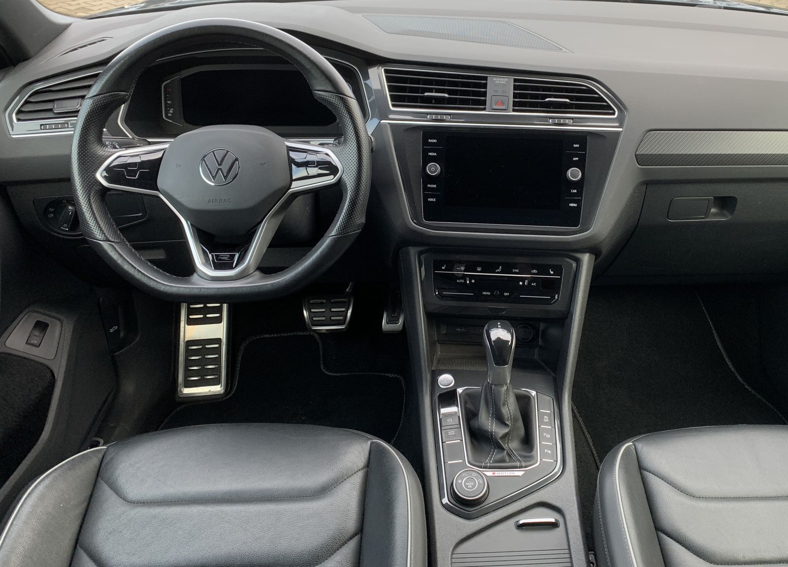 Volkswagen Tiguan 2.0 TDI*R-Line*4Motion*Leder*AHK*Cam*Navi