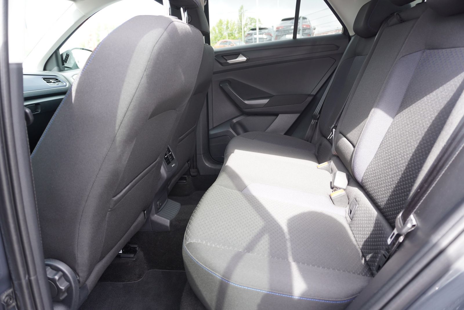 Volkswagen T-Roc 1.5 16V TSI United - Samsaru's Car Outlet