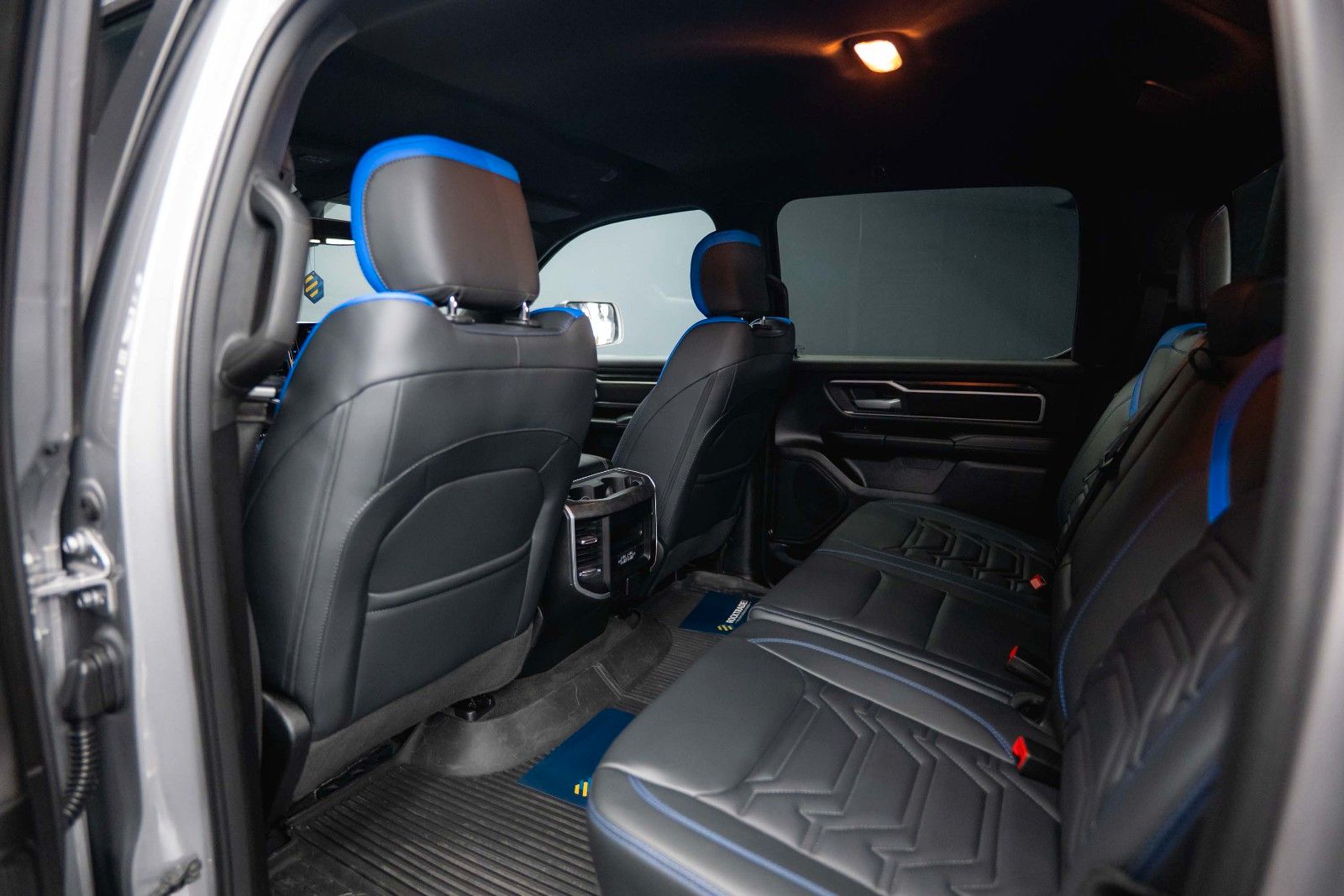 Dodge RAM 5.7 V8 HEMI 4x4 OFFROAD Night PUNISHER 19%