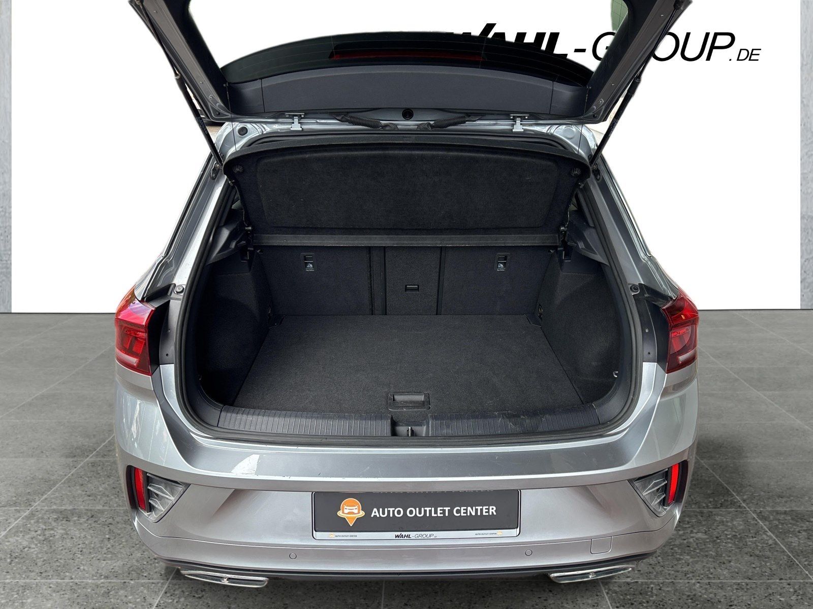 Volkswagen T-Roc 1.5 TSI R-LINE - Samsaru's Car Outlet