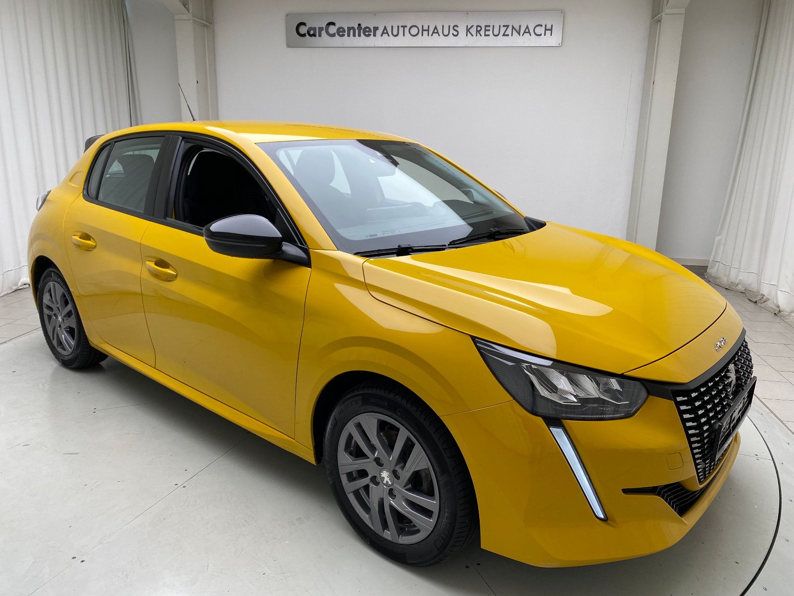 Peugeot 208 Active Pack 1.2 Automatik - Samsaru's Car Outlet