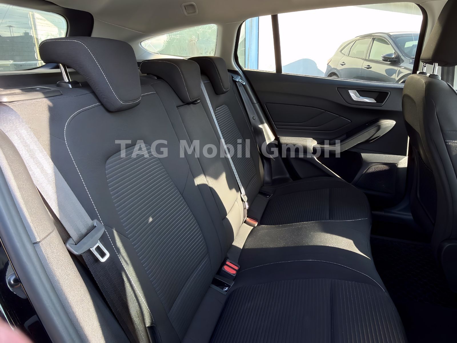 Ford Focus Titanium Turnier *TWA*LED*NAVI*SHZ*