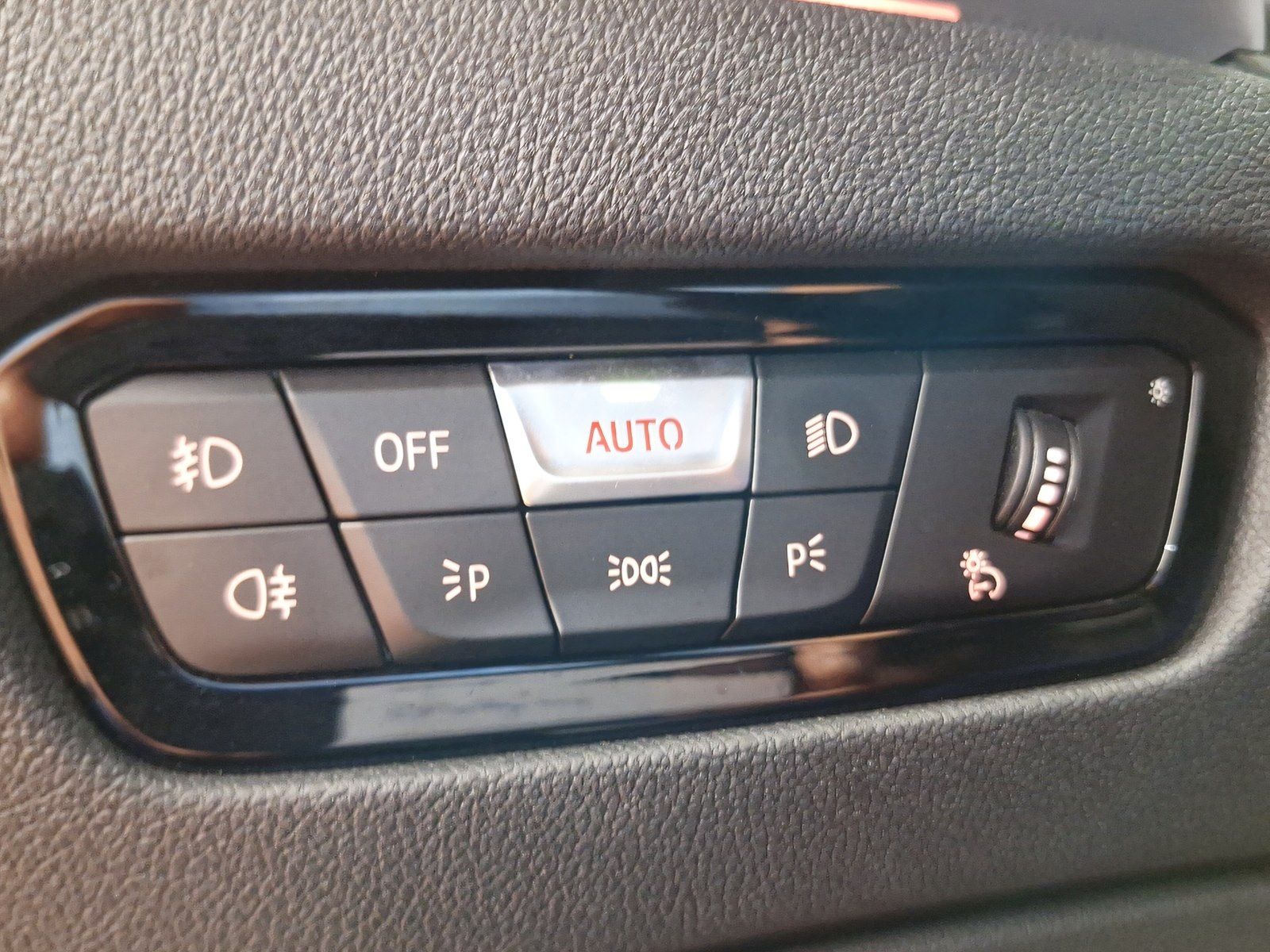 BMW 330i Touring Sport Line - Samsaru's Car Outlet