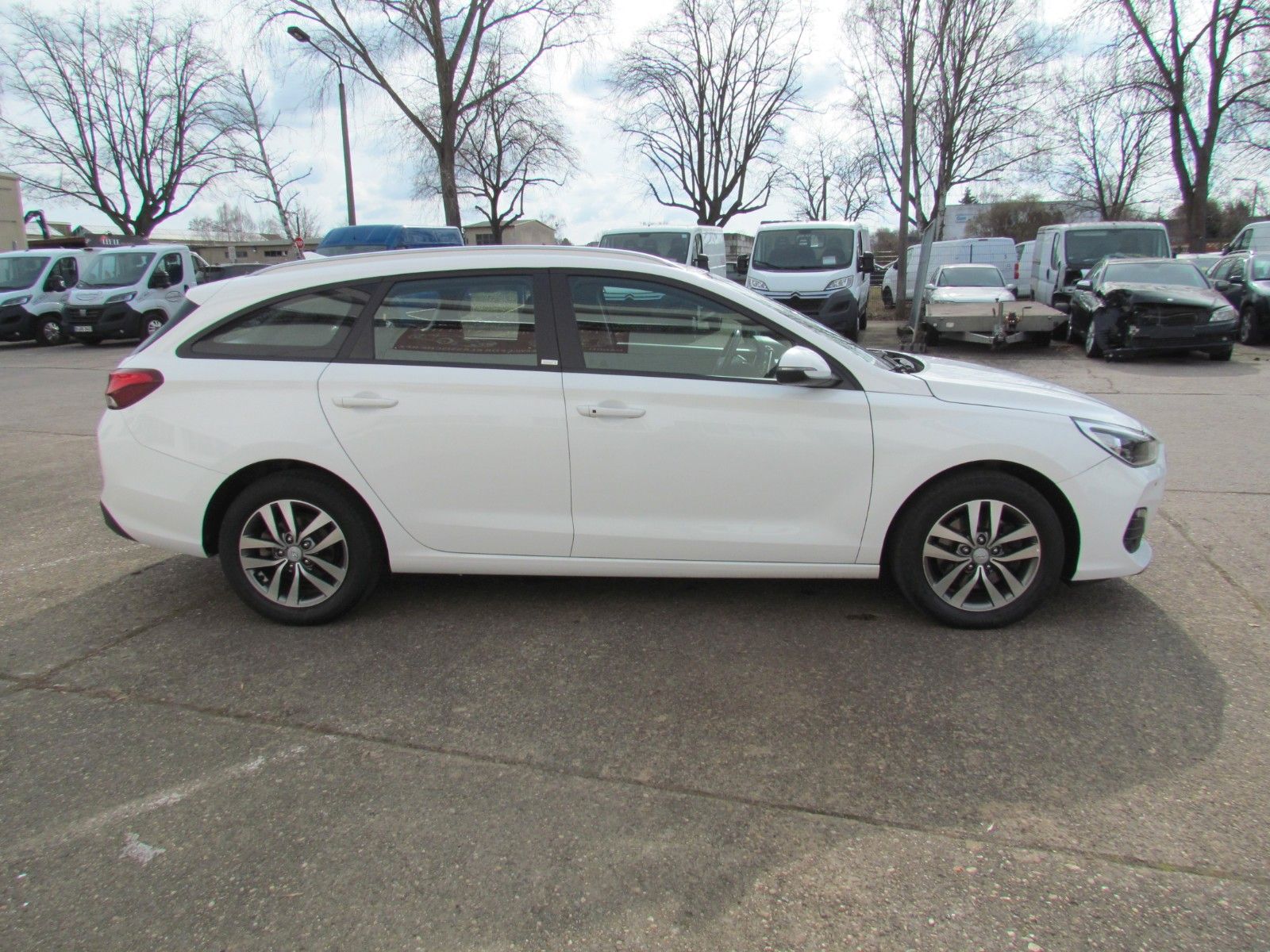 Hyundai i30 cw Trend - Samsaru's Car Outlet