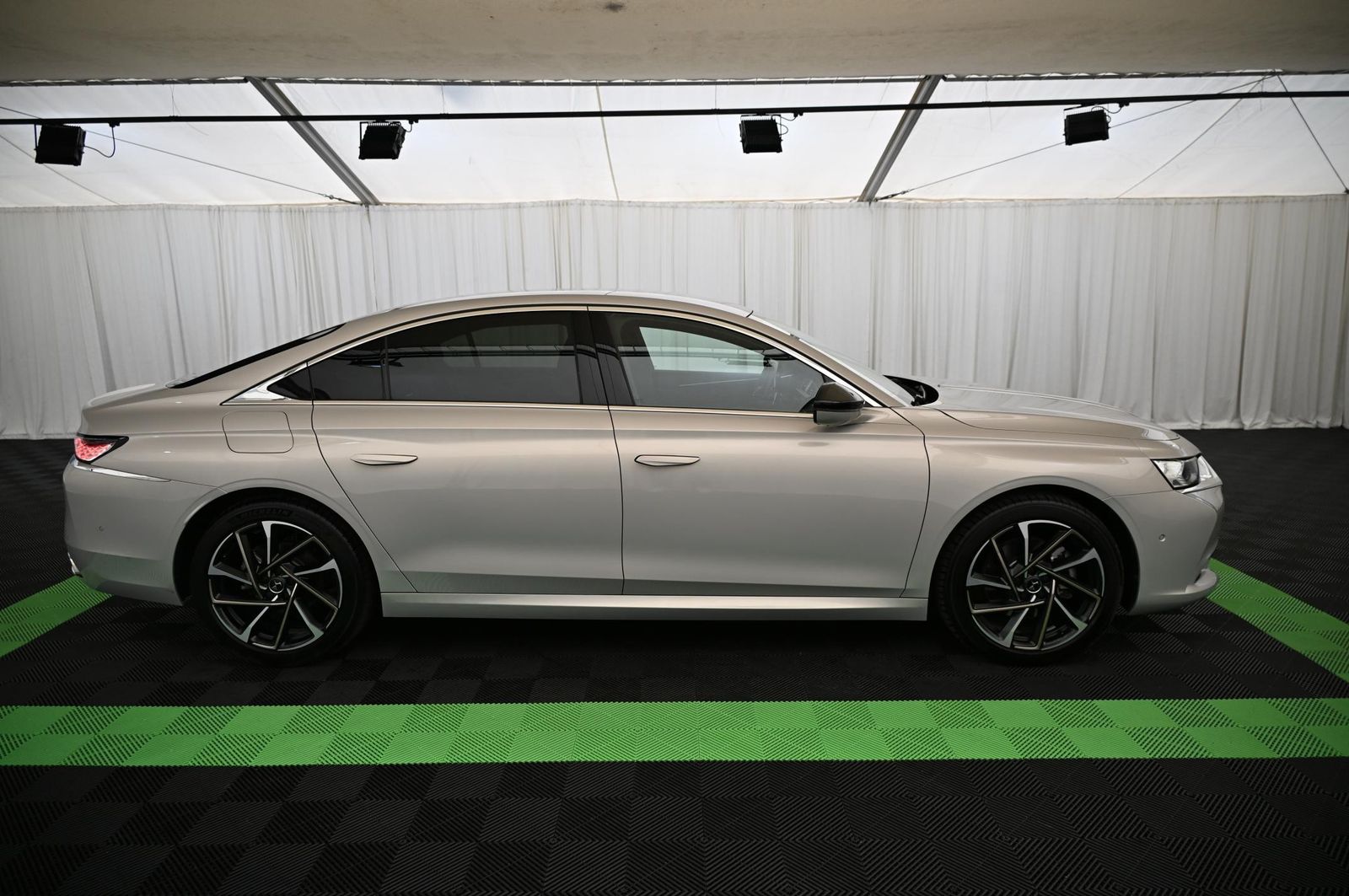 DS Automobiles DS9 1.6 E-Tense 250 RIVOLI+ UVP 68.000 EUR