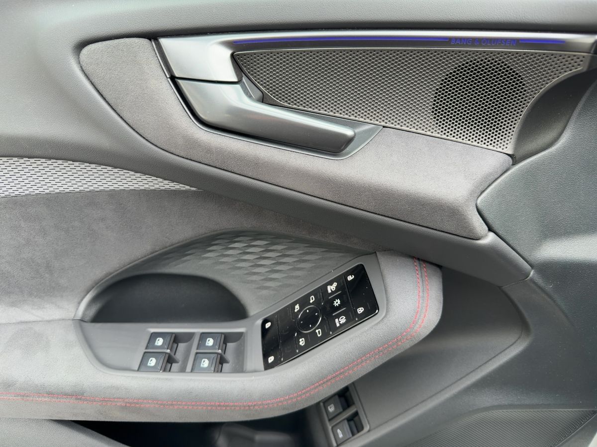 Audi A5 Lim e-hybrid 220kW S-LINE MATRIX+B&O+ACC+PANO