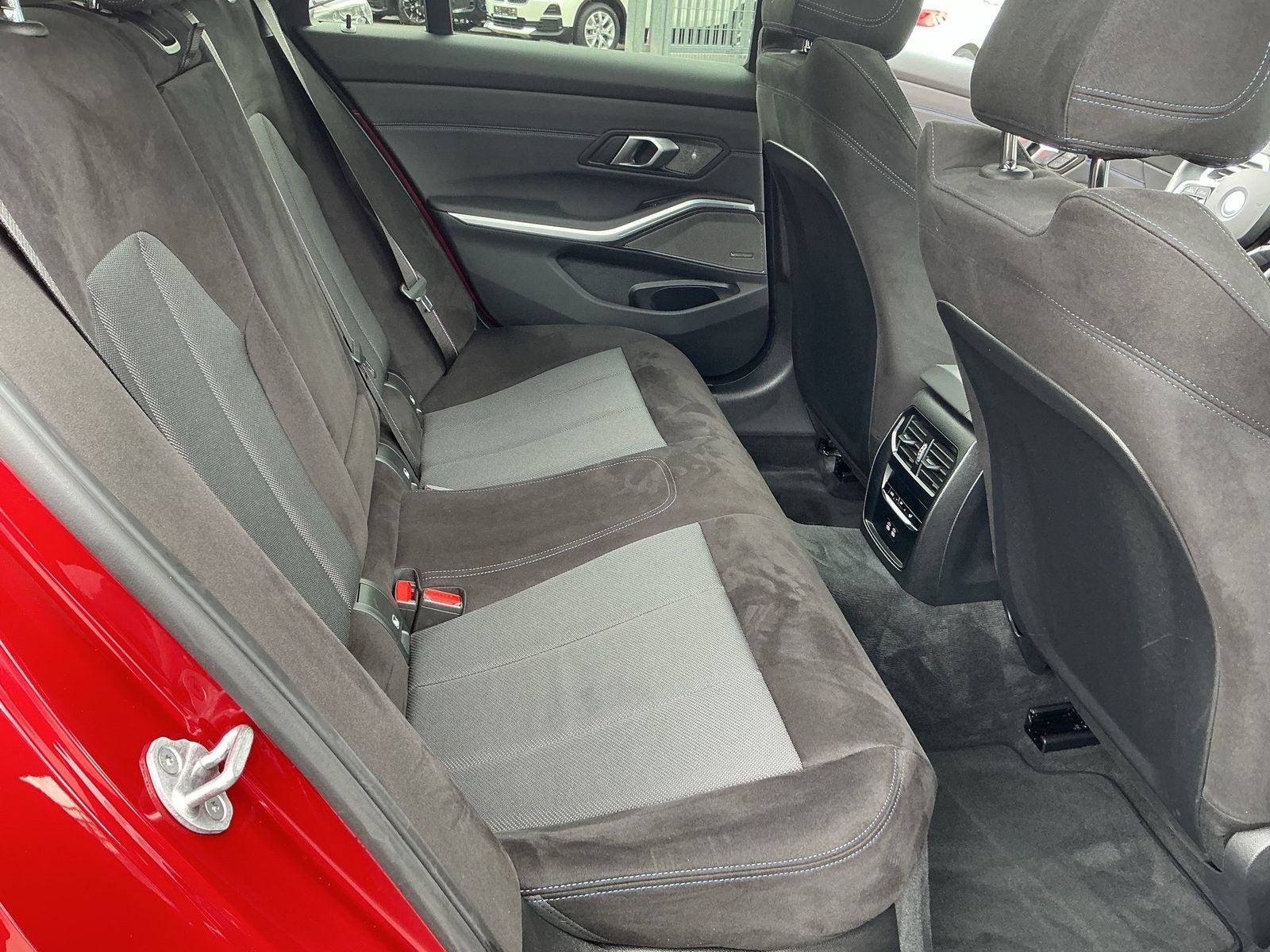 BMW 330e xDrive TOURING M SPORT PRO AHK PANO E-SITZE