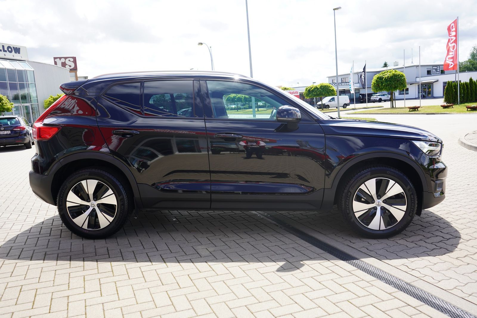 Volvo XC 40 T3 2WD Momentum Pro - Samsaru's Car Outlet