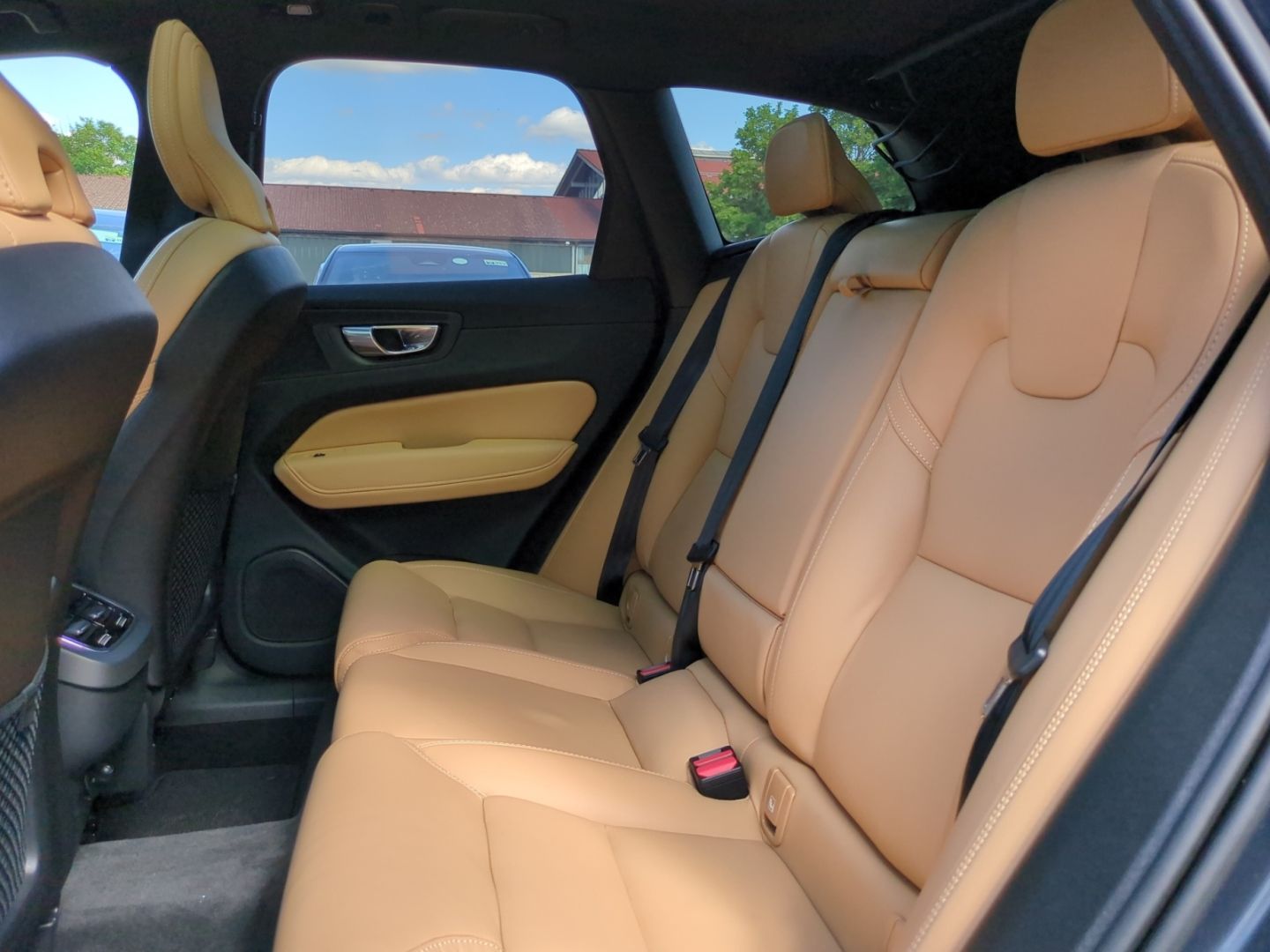 Volvo XC60 Ultimate Dark AWD HUD AD StandHZG Luftfeder
