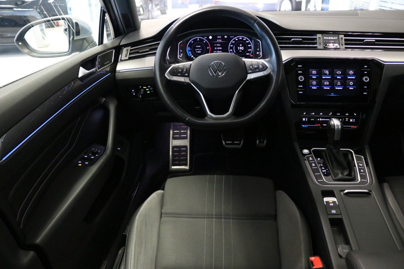 Volkswagen Passat Alltrack DCC HUD Matrix STHZ 360 Pano ACC