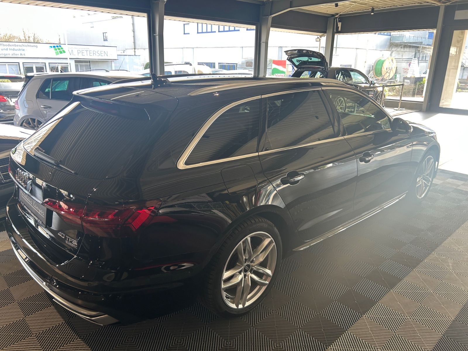 Audi A4 Avant 40 TFSI quattro advanced - Samsaru's Car Outlet